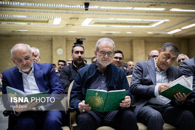 ماجرای قرآن خواندن رئیس‌جمهور در یک مراسم چه بود؟/ کدام دولتمردان او را همراهی می‌کردند؟+تصاویر