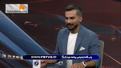 محمدحسین میثاقی و اهدای کفش طلای نمادین به امیرحسین حسین زاده! - پارس فوتبال