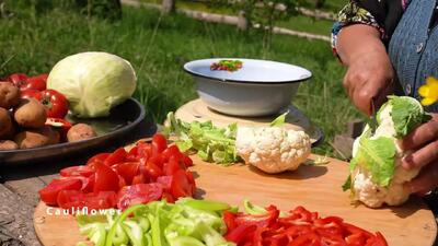 لذت آشپزی در طبیعت؛ طرز تهیه خورشت سنتی باکویی با گوشت و سبزیجات + فیلم