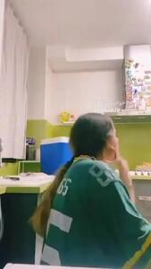 فیلم شوک دختر از گاز لاک‌پشت