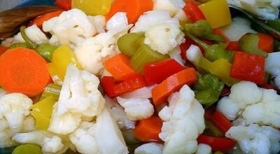 طرز تهیه شور گل کلم ترد و خوشمزه فوری | راز مهم کپک نزدن شور و سفید ماندن گل کلم