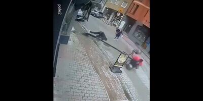 سقوط ناگهانی تیر برق روی زن رهگذر