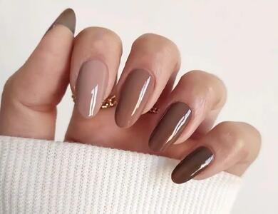 طراحی ناخن مد سال 2025 با ایده های ساده و شیک