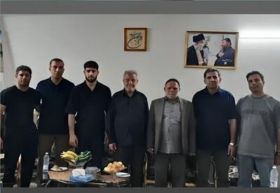 قهرمان کشتی مدال طلای خود را به خانواده شهید موسوی اهدا کرد