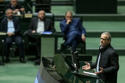 پزشکیان: خداوند توان و قدرت به ما بدهد که سربلند بتوانیم مسیر شهدای خدمت را  ادامه بدهیم/ خدا ما را  شرمنده این عزیزان نکند