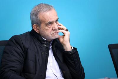 انتقاد تند روزنامه اصولگرا از مدعیان انقلابی‌گری: دنبال مسخره کردن پزشکیان و بردن آبروی این و آن هستید