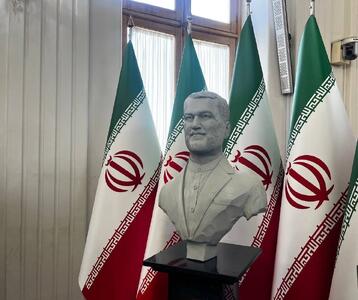 رونمایی از سردیس شهید حسین امیرعبداللهیان + ویدئو | حضور عراقچی و فرزند شهید در مراسم رونمایی