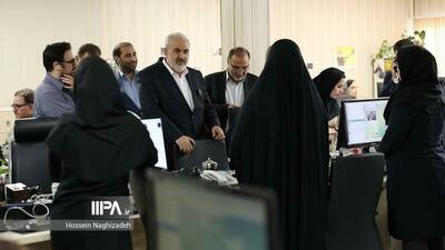 گزارش تصویری/ بازدید عباس علی آبادی وزیر نیرو از روزنامه ایران