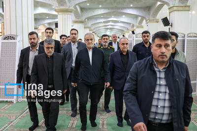 تصاویری از همنشینی پزشکیان و پدر آیت‌الله آل هاشم در مراسم گرامیداشت شهدای خدمت در تبریز