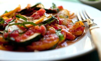 طرز تهیه خوراک کدو با گوجه‌ سبز؛ ساده و رژیمی