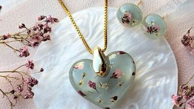 گردنبند رزینی قلبی انتخابی زیبا و متفاوت برای شما + عکس