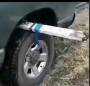 ترفندی جالب برای بیرون اومدن ماشین‌مون از چاله
