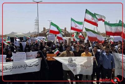 زنجیره انسانی دانشجویان مقابل تأسیسات هسته‌ای فردو    ‌