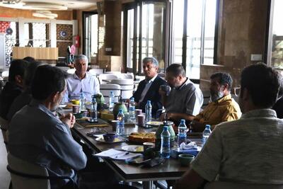 نشست مسئول کانون مربیان فوتبال کرمان با مدیران آکادمی باشگاه‌های استان