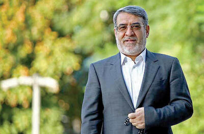 وزیر کشوری که دیپلمات شد