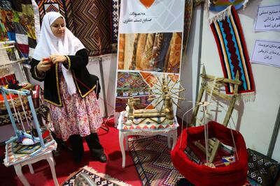 فیلم | برپایی نمایشگاه صنایع دستی ایران در یزد