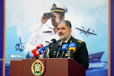 دریادار ایرانی: عنوان «حیاتی و تعیین‌کننده» بالاترین مدال از سوی فرماندهی معظم‌ کل قوا است
