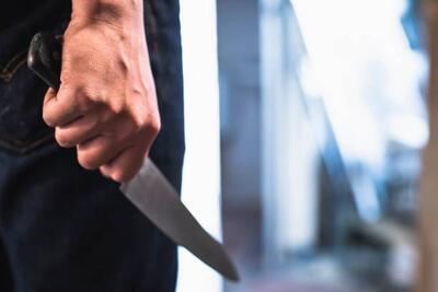 بازیکن فوتبال در زمین چاقو خورد +فیلم - پارس فوتبال