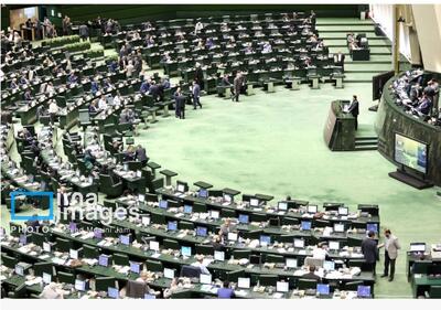 اصرار مجلس بر تعطیلی پنجشنبه‌ها و کاهش ساعت اداری کارکنان دولت | روزنو