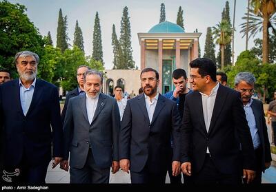 بازدید وزیر امور خارجه از آرامگاه حافظ و سعدی شیرازی- عکس خبری تسنیم | Tasnim