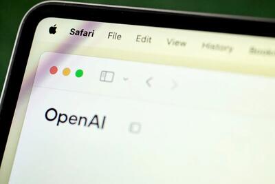 بزرگ‌ترین خرید تاریخ OpenAI انجام شد / افت ۲.۴ درصدی سهام اپل پس از اعلام همکاری آیو با OpenAI