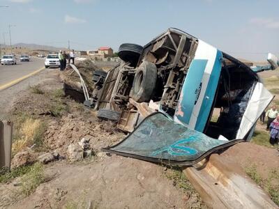 واژگونی اتوبوس مسافربری حادثه آفرید