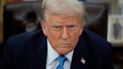 ترامپ: اپل اگر آیفون را در آمریکا نسازد، باید ۲۵ درصد تعرفه بدهد