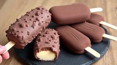 طرز تهیه بستنی کیم با ۲۵۰ میلی‌لیتر شیر در خانه (فیلم)