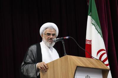 امام جمعه بندرعباس: خانواده‌های زندانیان، نیازمند نگاه‌ ویژه دولت و مسئولان هستند