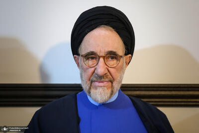 سید محمد خاتمی: اصلاحات فراتر از یک حزب و یک جبهه است/ نباید در امر مهم تربیت نسل‌های بعدی و میدان دادن به آنها کوتاهی و غفلت شود/ مصالح ملی و خیر عمومی باید محور و مدار اندیشیدن و عمل کردن نظام حکمرانی باشد