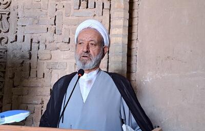 امام جمعه اردستان:نمایندگان مجلس مسائل کلان کشور را بررسی کنند