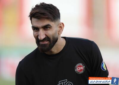 بچه علیرضا بیرانوند با سبیل چخماقی و لباس تراکتور!