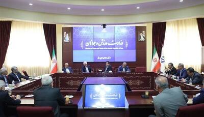 نشست وزیر ورزش با مدیران باشگاه‌ها برای مهار تورم قرارداد