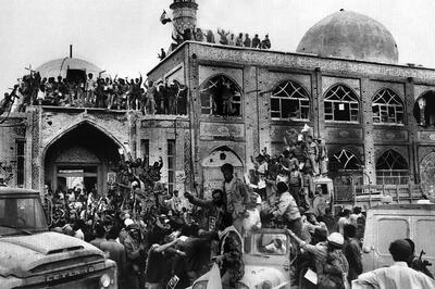 ۳ خرداد ۱۳۶۱ پایان اشغال خرمشهر ؛ موج شادی سراسر ایران را فرا گرفت (عکس)