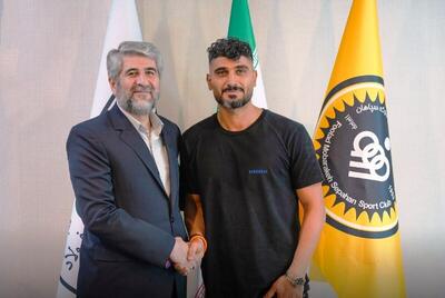 بازگشت به اصفهان قطعی شد؛ زکی‌پور با سپاهان تمدید کرد