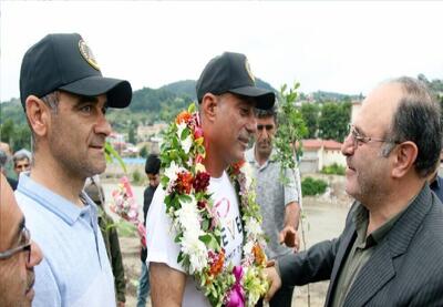 کوهنورد سوادکوهی پس از فتح اورست به زادگاهش بازگشت