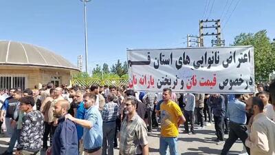 تجمع نانوایان در برخی شهرها؛  نانوایان: قطع برق و تأخیر در پرداختِ یارانه‌ی نان، اوضاع کسب و کار را کامل به هم زده