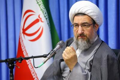 همه خدمتگزاران نظام کنار هم بوده و با وحدت کار را پیش ببرند