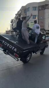 انجام حرکات نمایشی خطرناک در مرکز شهر جوانرود کرمانشاه