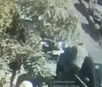 ببینید| لحظه هولناک یک سرقت بی رحمانه در سعادت آباد تهران | 3 خرداد 1404