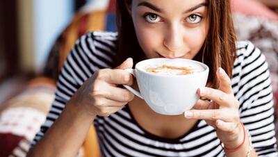 خانم‌ها در نوشیدن قهوه احتیاط کنند/ پوکی استخوان می‌آورد