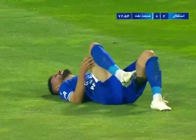 گلزن استقلال را با برانکارد بردند! (عکس) - پارس فوتبال