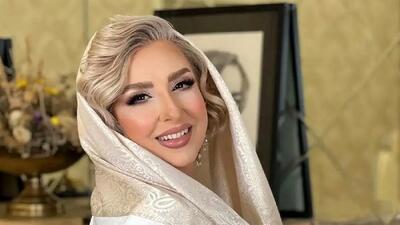 ژست های کلیشه ای مرجانه گلچین در یک لوکیشن