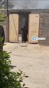 آتش سوزی خانه ای در روستای دویره بوشهر  و نبود ماشین آتش نشانی
