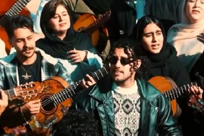 آواز رویایی؛ با چه احساس سرشاری این گروه خوش انرژی می خونن حریر سبزی عصای دستی