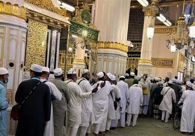 حضور میلیونی زائران در مسجدالنبی(ص)واقامه نماز در روضه شریفه - تسنیم
