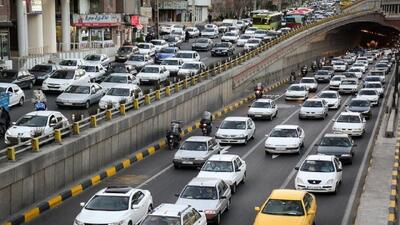 بیشتر معابر تهران ترافیک پرحجم و سنگین است