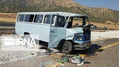 واژگونی مینی‌بوس در جاده اراک - قم ۱۴ مصدوم برجا گذاشت