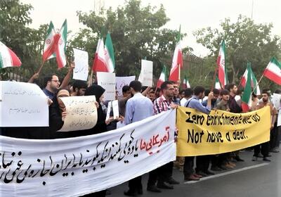 تجمع دانشگاهیان در حمایت از برنامه هسته‌ای کشور (فیلم)