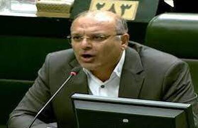 لک علی‌آبادی: نمایندگان مجلس روزانه هزاران پیامک تهدید دریافت می کنند